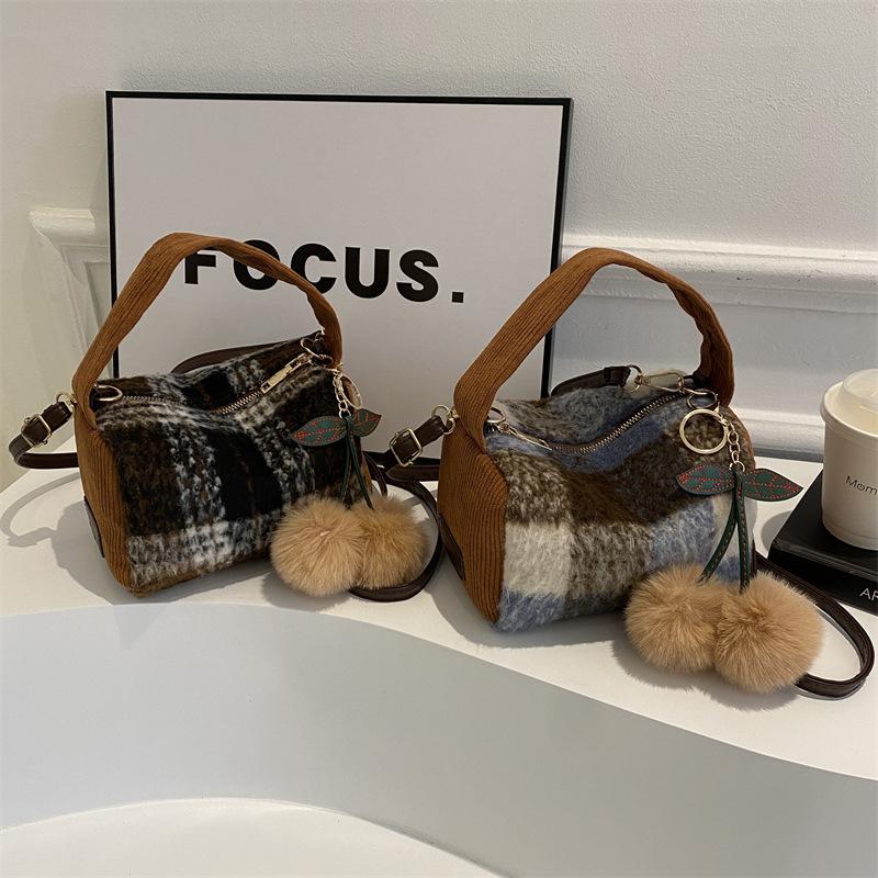 Korean niche woolen small bag women's 2025 autumn and winter new portable pillow bag plaid versatile commuter messenger bag