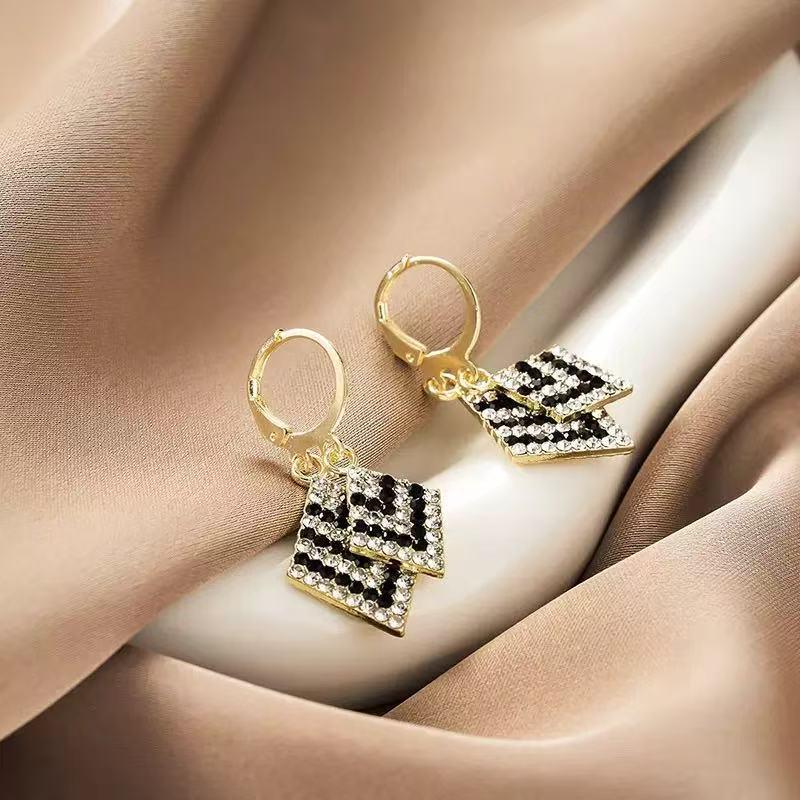 Luxury Zircon Rhombus Earrings: Sparkling Black & White with Face-Slimming Ear Clips