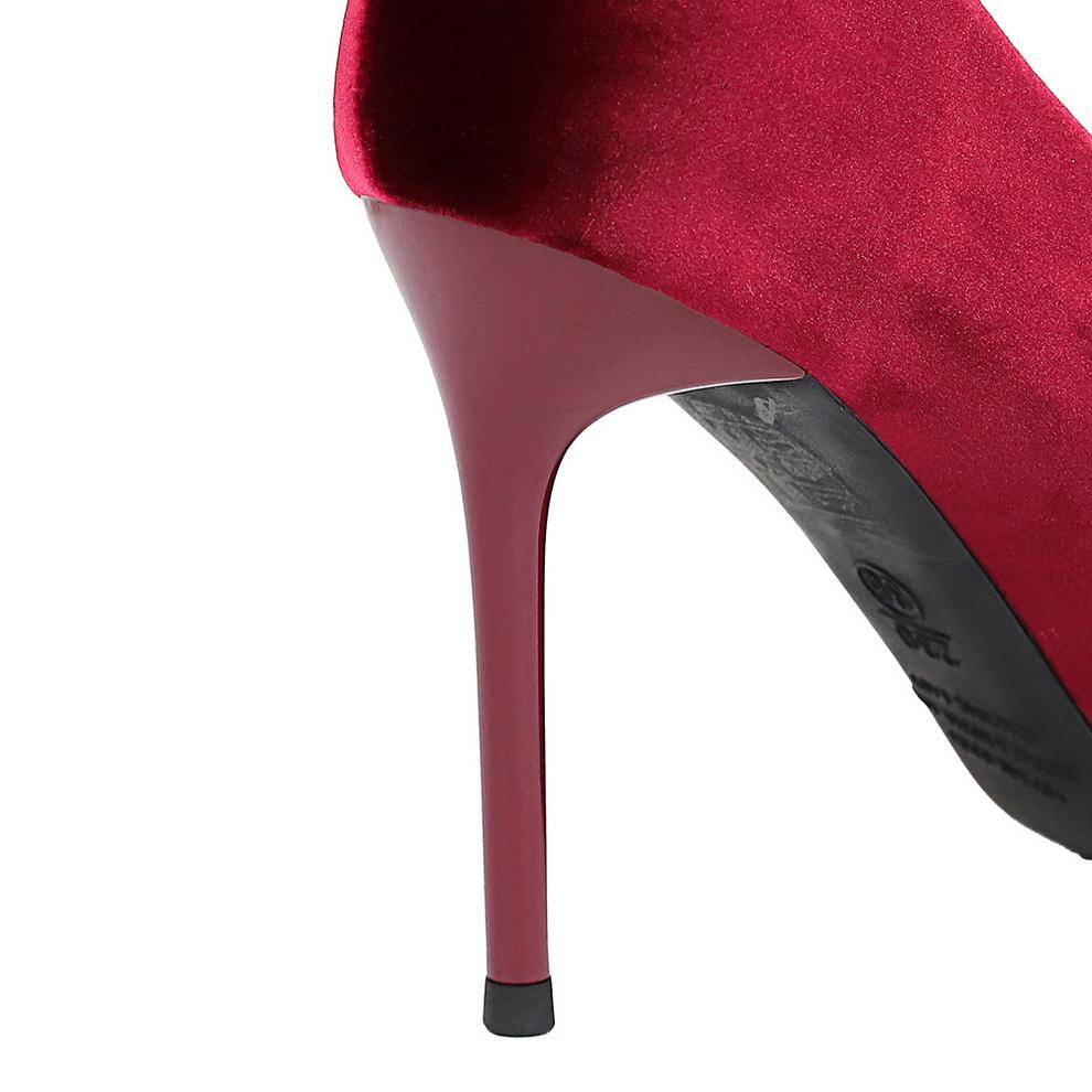 Sapatos de salto alto para banquete com salto fino e acabamento em camurça. Sapatos femininos de bico fino e bico fino, com blocos de cores e formato de flor