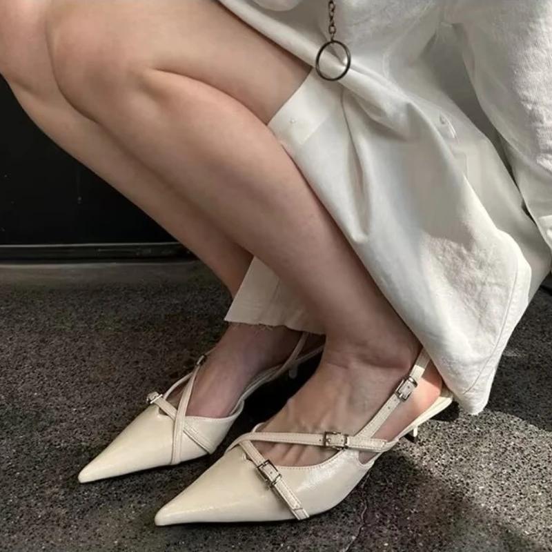 Sommermode sexy spitze High Heels lässige flache Sandalen elegante Schnalle dekorative dünne High Heels schwarze Damenschuhe