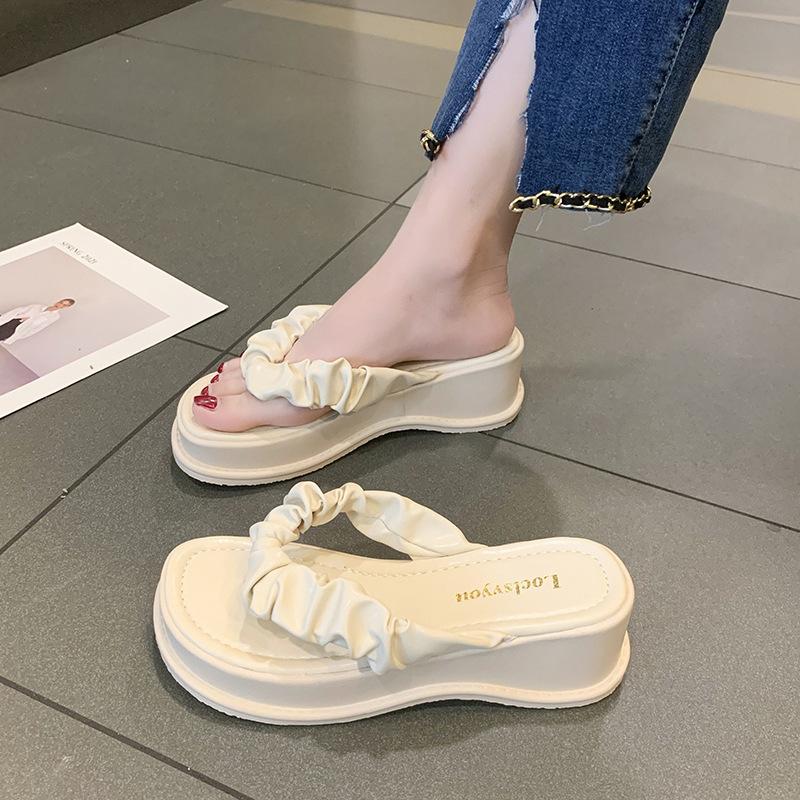 In the Summer of 2024, the New Thick-soled Outer Wear Toe Women's Slippers Are Trendy and Fashionable, and the Flip-flops Are Worn Outside the Beach S