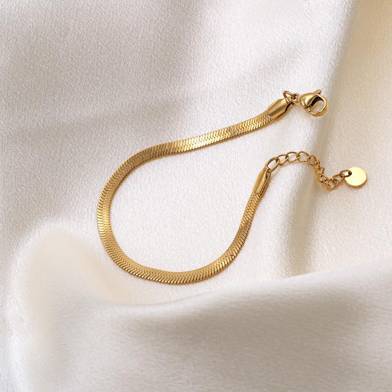 Moderne Edelstahl Goldbeschichtete Schlüsselbein Kette Schlangenknochen Kette Einfache Neutrale Titanstahl Klinge Armband Einfaches Armband