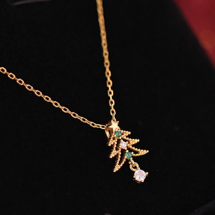 Retro Green K-Gold Christmas Tree Pendant Necklace for Women - Hollow Clavicle Chain, Small Niche Ins Style Festival Gift.