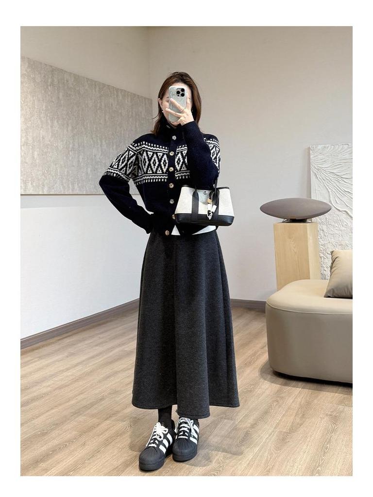 Timeless Wool Umbrella Skirt [2 Lengths]: Elegant, Warm Winter Midi Skirt for 2025