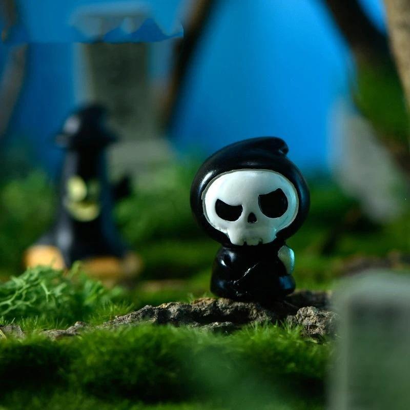 Mini Halloween Cute Resin Figurines Various Cartoon Designs Fine Workmanship For Desktop Party Micro Landscape Decor