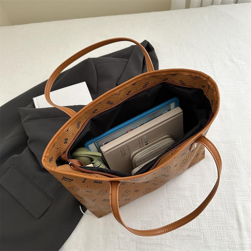 2025 new large-capacity armpit bag fashionable versatile shoulder bag to work commuting students class leisure tote bag