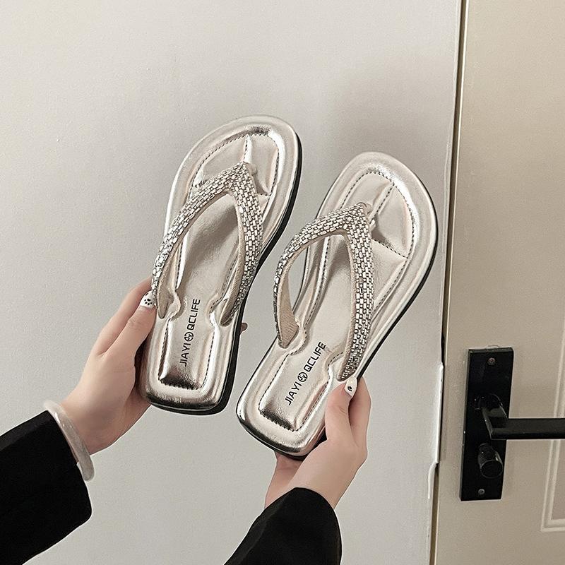 Fashion flip-flops women's summer outer wear new ins trendy versatile soft bottom sandals flat bottom high-end rhinestone slippers