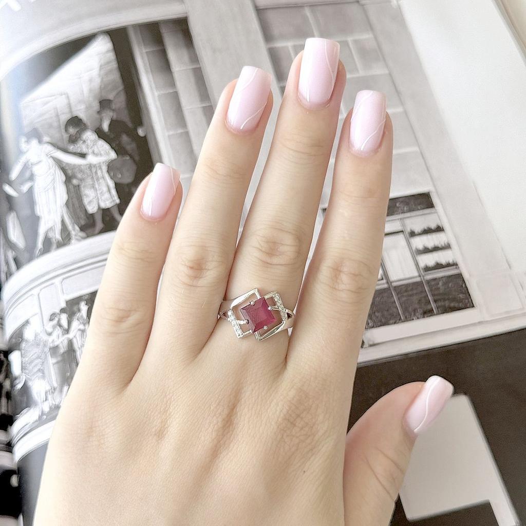 Серебряное кольцо с натуральным рубином 2.633ct, фианитами, вес изделия 3,3 гр (2165316)