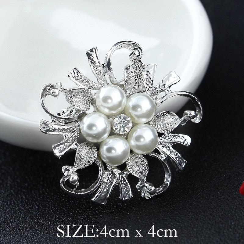 Crystal Pearl Wreath Brooch Fashion Personalized Versatile Small Pin for Women Scarf Buckle Exquisite Long-Lasting Color Accessory