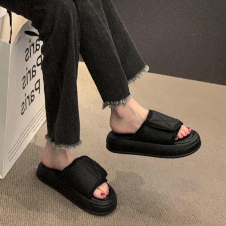Step On Shit Slippers Women's Summer Wear 2025 New Thick-bottomed Non-slip Niche High-end Sandals Velcro One-word Drag