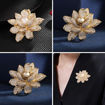 Kupfer Mikro Eingefasster Zirkonia Lotus Brosche Mode Blumengeschäft Imitationsperle Geschenk Kupferbrosche Sbet Accessoires