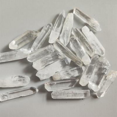 Natürlicher klarer Quarzkristallstein, Punkte, Säule, Reiki-Heilstab, Energiestein, Rohgestein, Mineralprobe, Heimdekoration