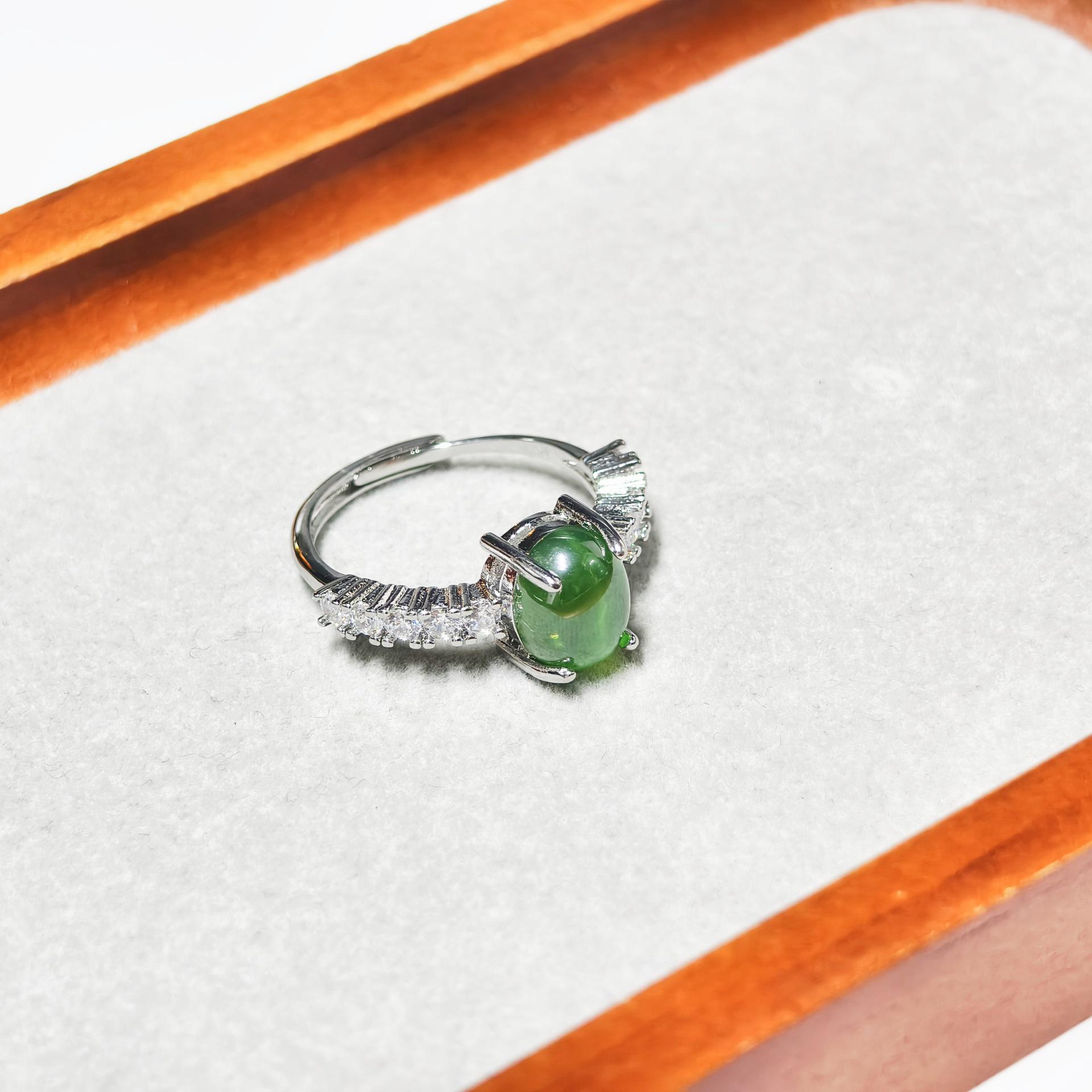 Gesen Jewelry Green Starlight Fire Color Three-Piece Set: Stud Earrings, Ring & Pendant