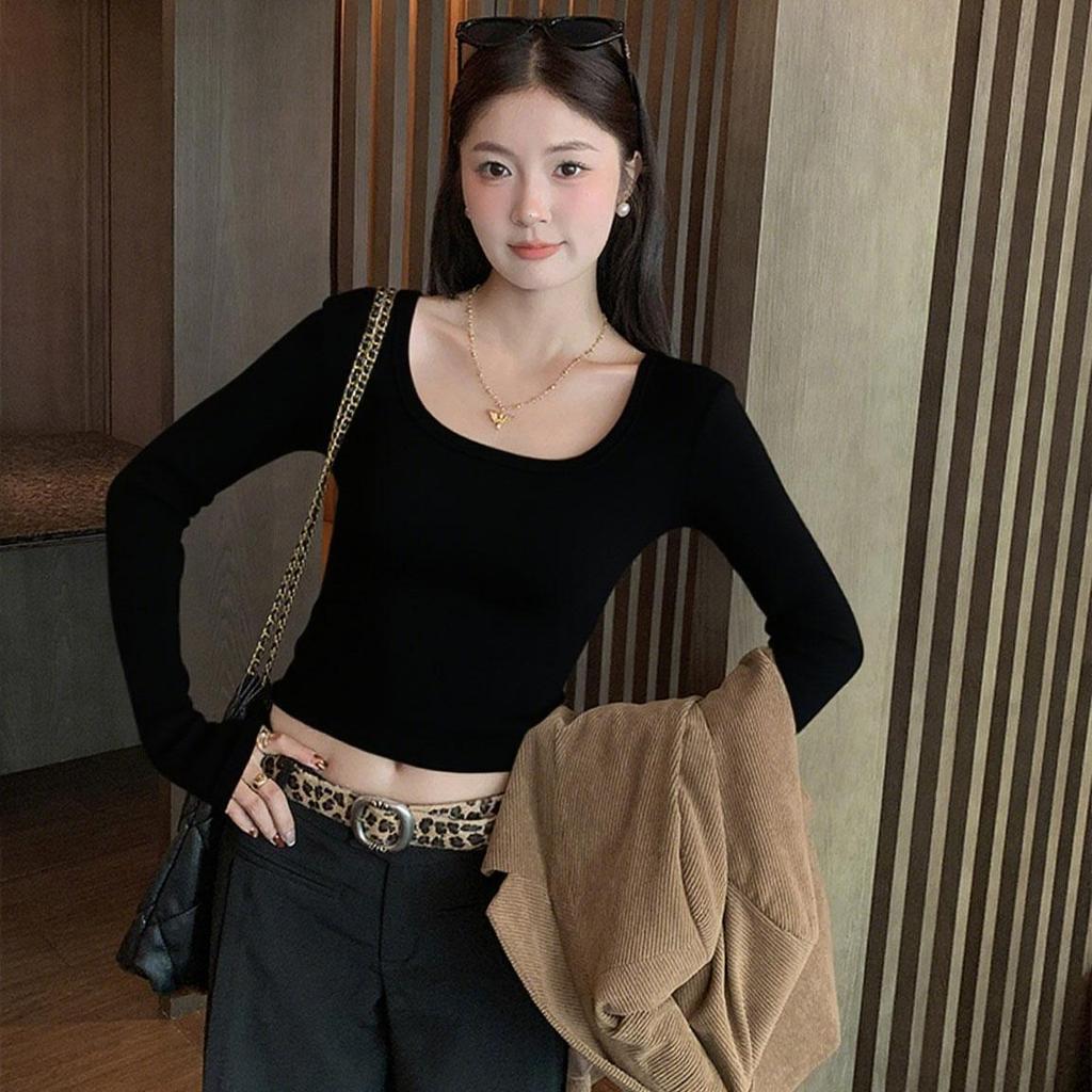 Women's Retro Red U-neck Long-sleeve T-shirt - Slim Fit Korean Style Spicy Girl Top for Autumn/Winter.