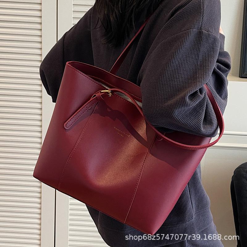 High-end commuting large-capacity bag 2025 new women's bag fashionable versatile shoulder bag summer popular tote bag