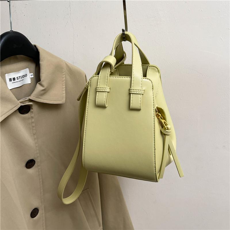 

Small Semicircle Saddle Shoulder Crossbody Bag Women Deformable Folding Handbag 8 Color Leather Bucket Bag Brand Classic Handbag 30cm)) жёлтый