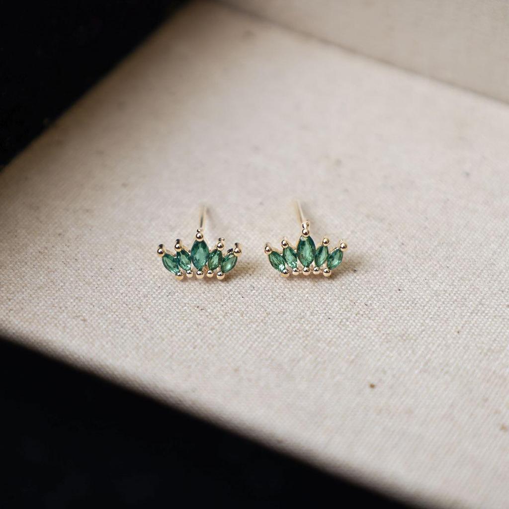 Copper-Plated 925 Silver Crown Stud Earrings with Colorful Zirconia – Exquisite, Versatile, High-End Design for Women.