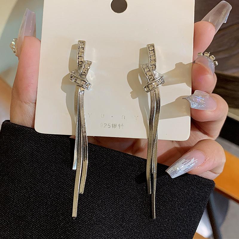 111 Silver Needle Fashion Zircon Bow Fringed Earrings Women's Niche Design Face Thin Earrings Cold Wind Earrings