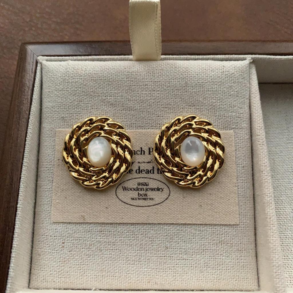 Light Luxury Natural Fritillary Shell Stud Earrings, Simple And Versatile Temperament, Advanced Sense Of Commuting, Daily Earrings, Women