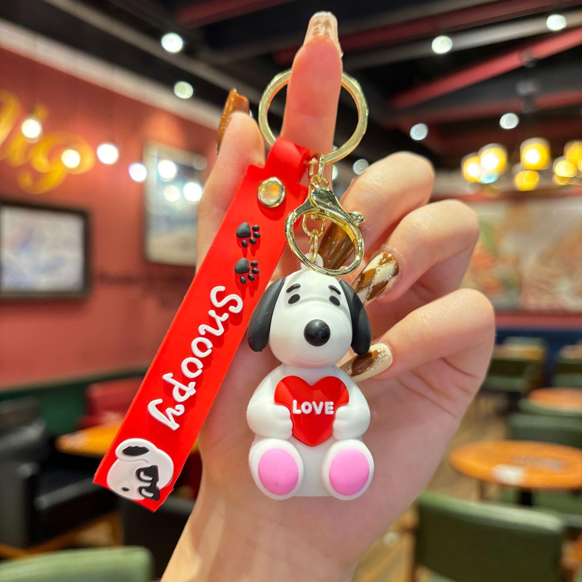 

Latest Silicone Keychain With Snoopy Figure, Car Keychain, Couple Backpack Ornament, Birthday Present For Friends L