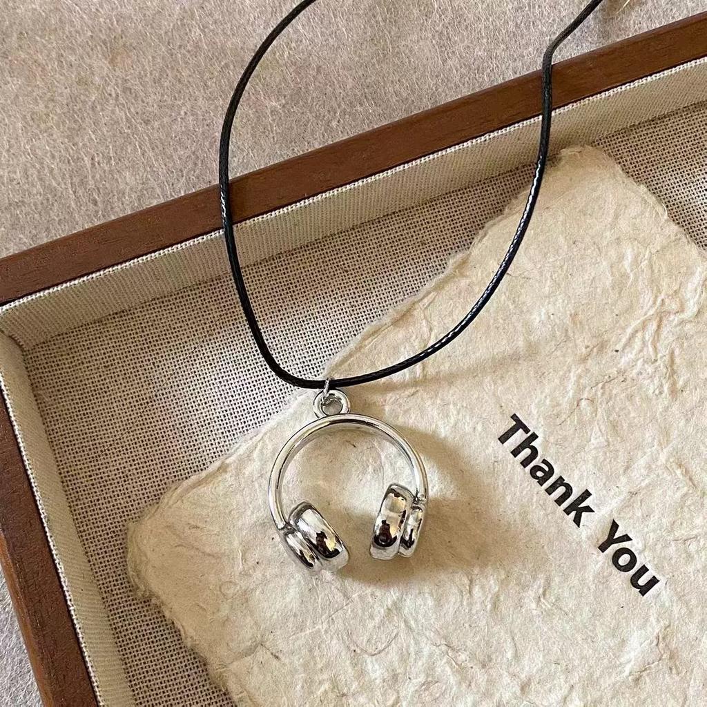 Mini Headphone Pendant Necklace for Women, A Neck Sweater Chain, A Unique and High-end Accessory with A Small Design.