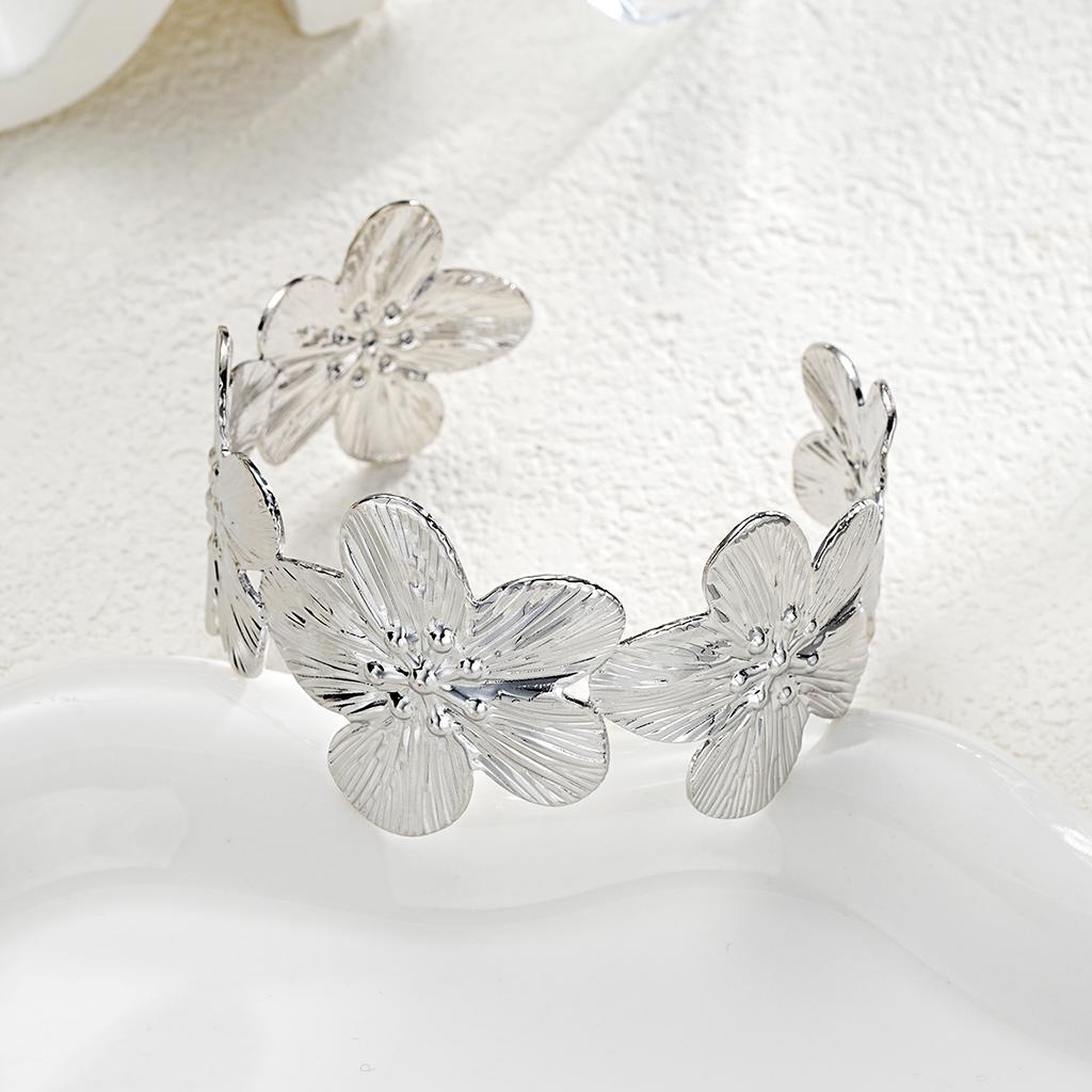 Fashion Women's Metal Flower Bracelets Geometric Exaggerated Silver Color Opening Cuff Bangles New Elegant Party Jewelry Gifts