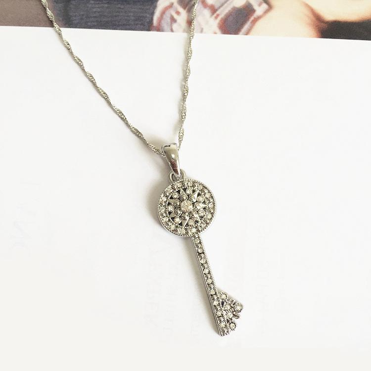 

Корейская дорама скучает по тебе, модное серебряное колье И Ынхви, женская платиновая цепочка, цепочка до ключиц с подвеской-ключиком с бриллиантом, ювелирное изделие