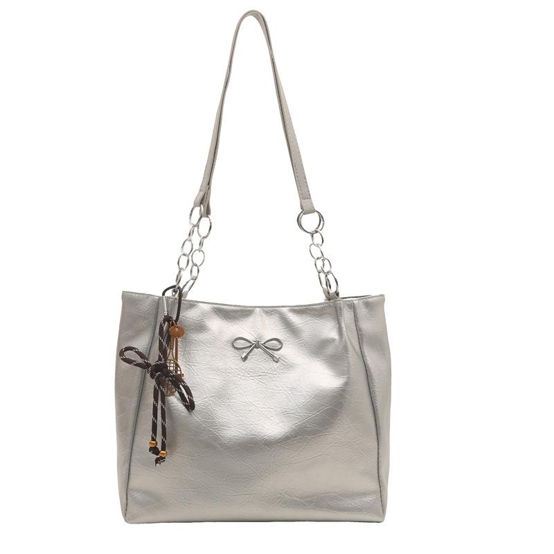 

Korean version of student class bag women s 2025 autumn new simple and fashionable versatile shoulder bag large-capacity tote bag срібний