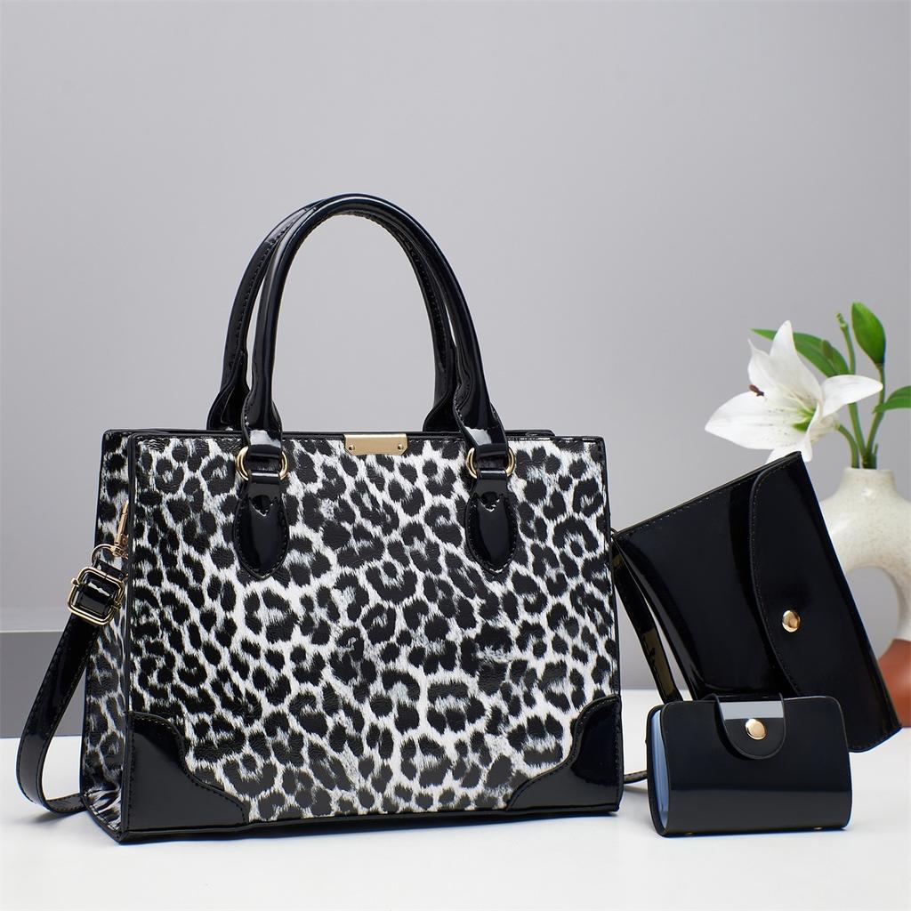 New Leopard Print Crossbody Bag with Large Capacity for Commuting