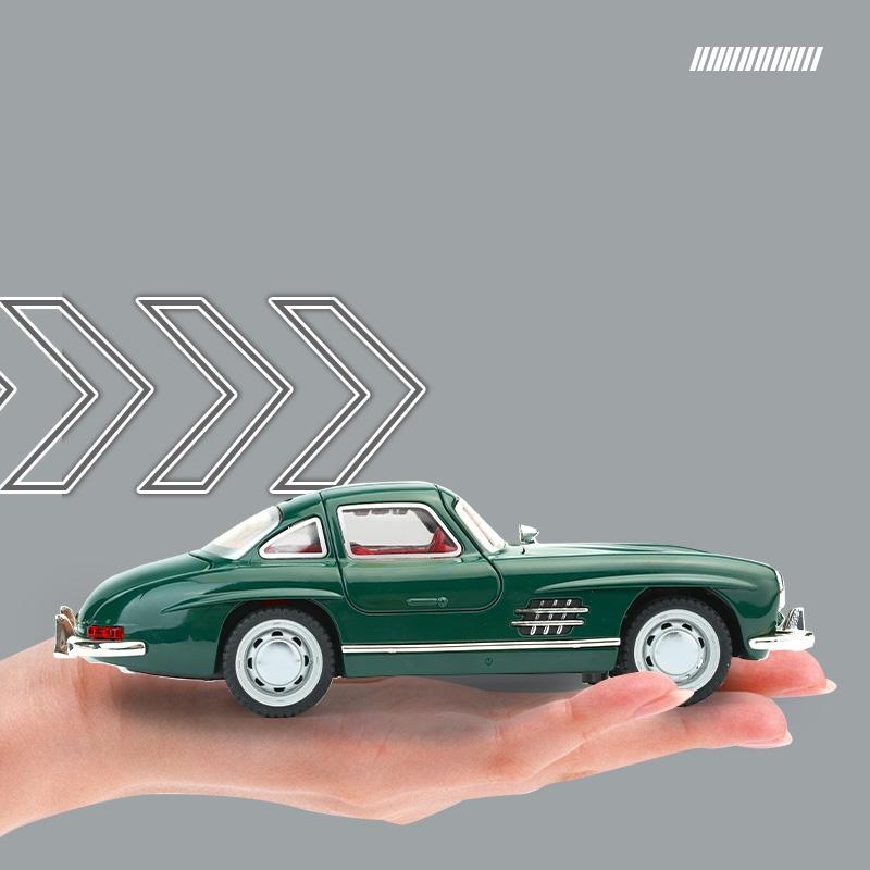 1/32 Mercedes-Benz 300SL Toy Car Model Diecast Metal Vehicle Vintage Miniature Pull Back Collection Gift for Children Kid Boys