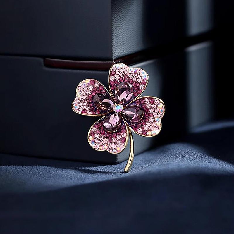 Literary Style Four-Leaf Clover Brooch High-Grade Female High-Grade Corsage Temperament Suit Pin New Accessories To Send Gifts
