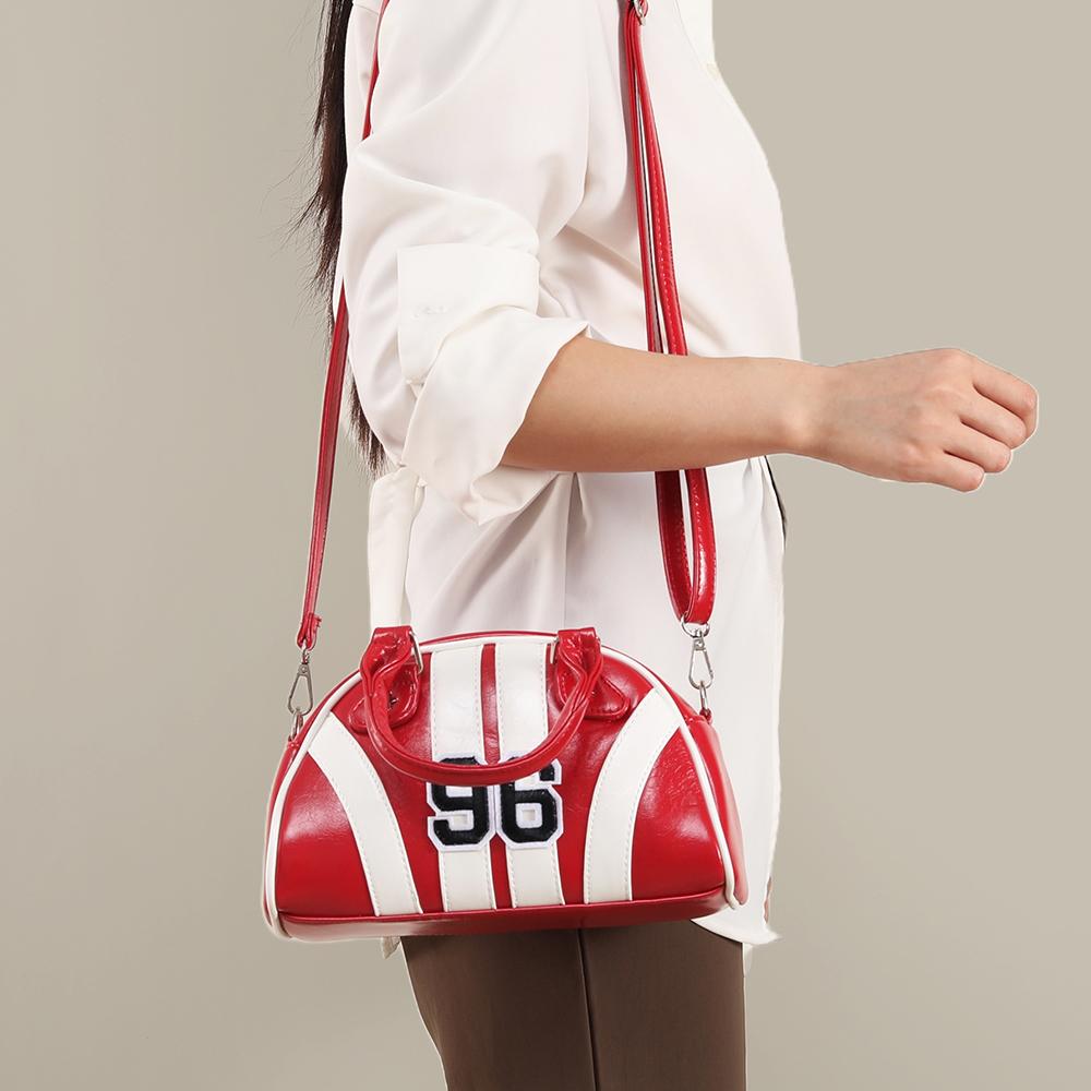 Red hard and three-dimensional striped tote bag with a sense of luxury, suitable for crossbody or hand-held use.