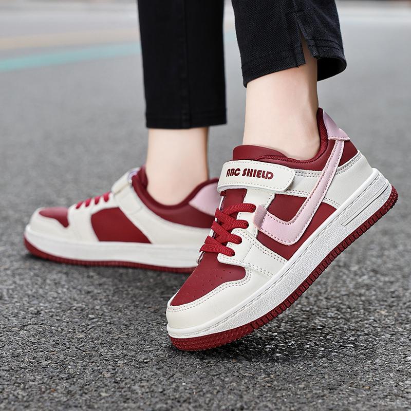 Children's sports shoes 2025 autumn new fashionable casual shoes soft soled anti slip trendy board shoes