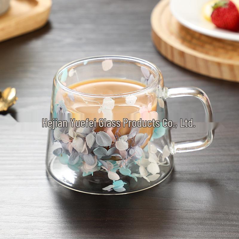 Elegant Double-Layer Glass Cup with Real Flower Design - Perfect for Coffee or Water, Made from High-Quality Borosilicate.