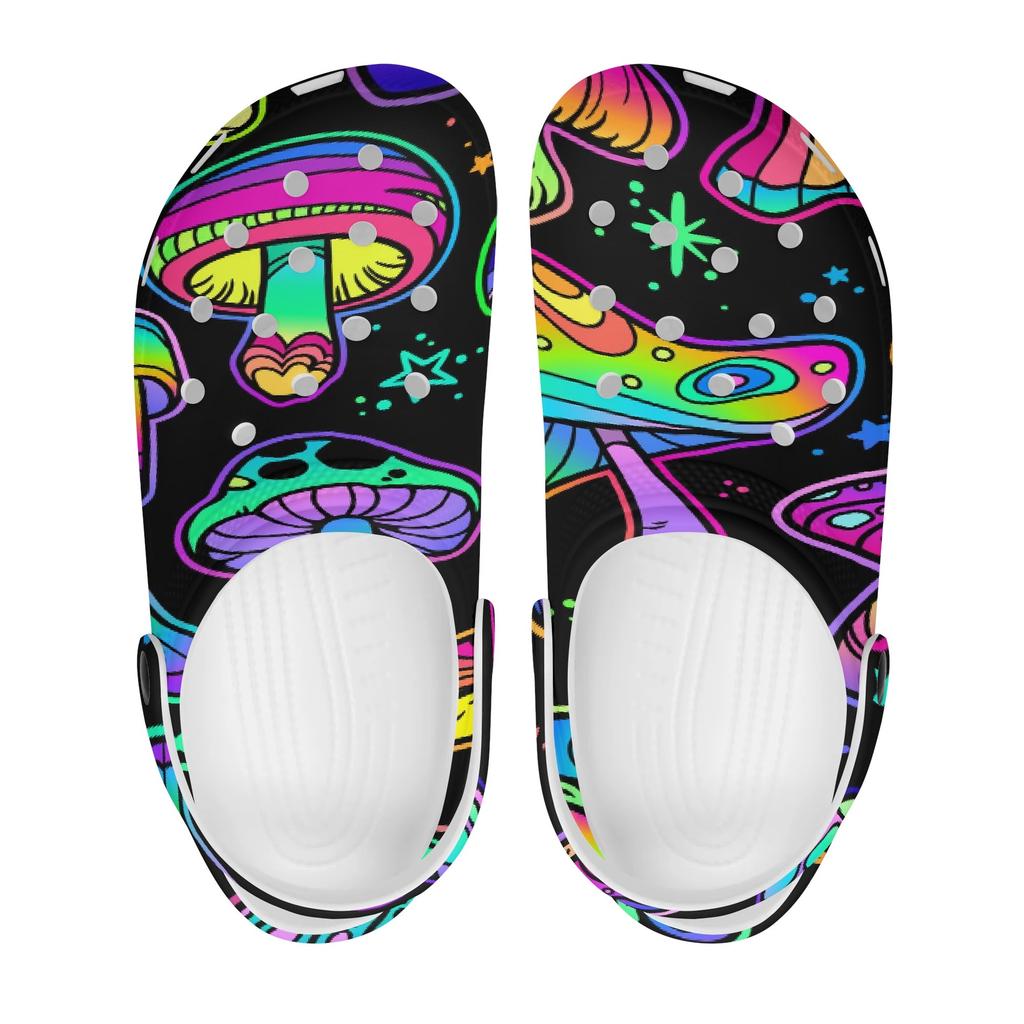 White EVA Clogs with Feather Leaf Print, Lightweight Slip On Garden Shoes, Breathable Beach Sandals, Indoor Outdoor Slippers for Men Women