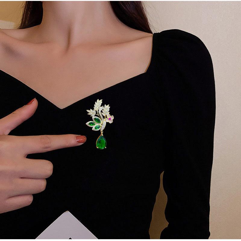 Flower Rhinestone Bouquet Crystal Pendant Brooches Badge Pin For Women Lady Clothing Flower Wedding Party Jewelry & Dress Accessory for Women
