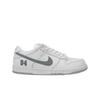 Supreme x Dunk Low SB Weiß Metallic Silber Unisex Sneaker HQ8487-100