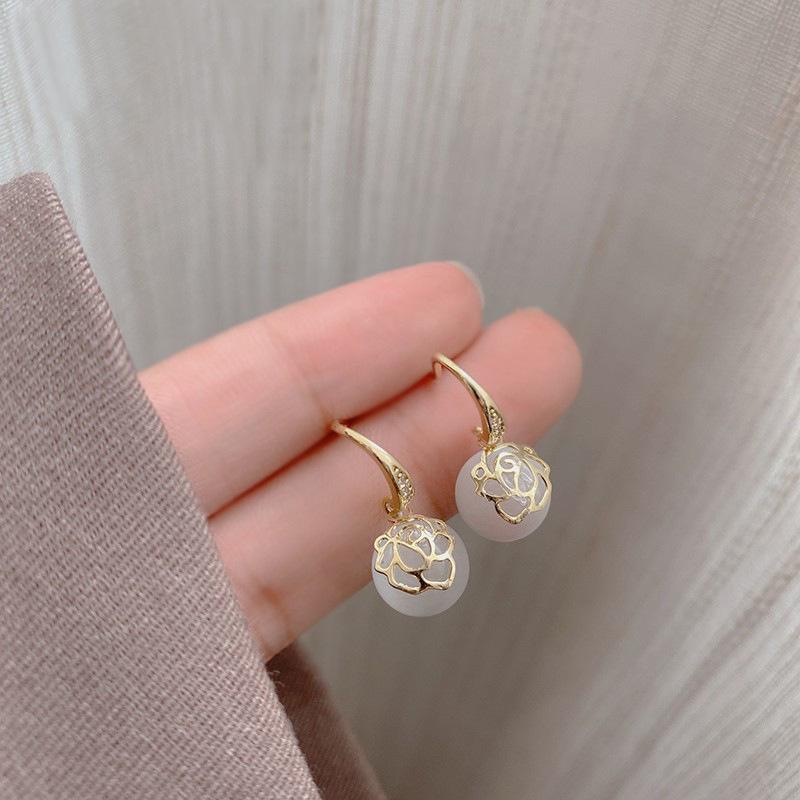 2023 Exquisite Cat s Eye Fairy Flower Dangle Earrings - Elegant and Stylish