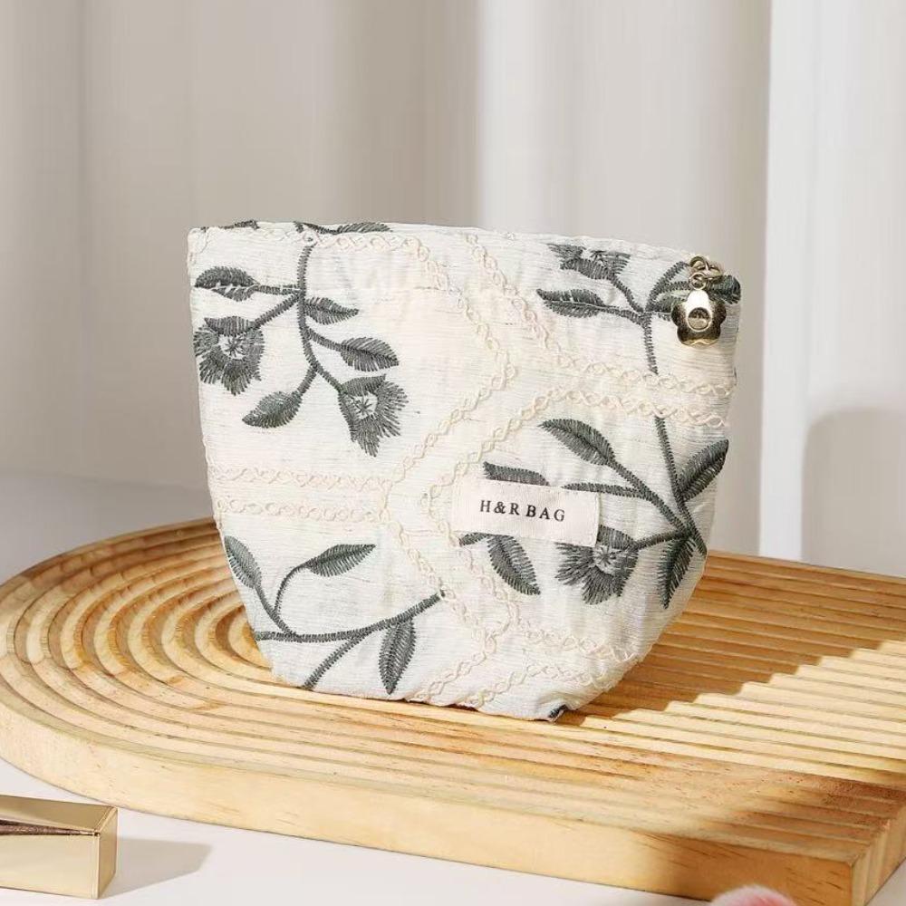 Flower Embroidery Clutch Makeup Bag Large-Capacity Portable Skincare Storage Bag Fresh Design Coin Purse Skincare Organization