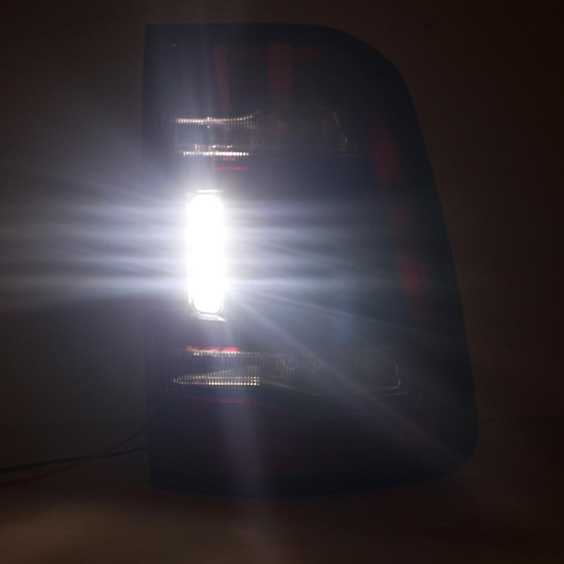 LED Taillight For Dodge RAM 1500 2019 2020 2025 Brake Light Turning Flashing Light Driving Signal Light Warning Light Assembly