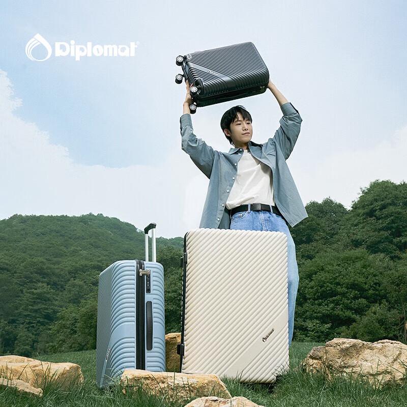 

Diplomat TC-23252 20-inch Frosted Hardside Carry-on Luggage