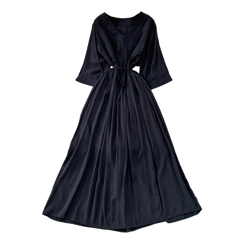 French retro embroidered V-neck seven-quarter-sleeved dress for women's summer commuting style loose and breathable big swing elegant long dress