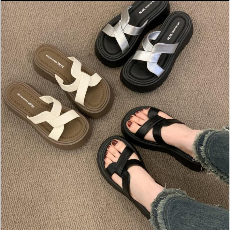 Fashion Women wear slippers outside the summer 2025 new all-in-one casual shoes muffin platform elevating sandals