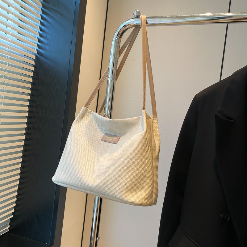 

Премиальная сумка женская 2025 новая трендовая модная текстурная сумка через плечо популярная зарубежная универсальная сумка-ведро для поездок на работу хаки