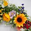 Künstlicher Kranz mit gemischten Blumen und Kunststoff-Fälschungsteilen für Eingangswand, Fenster und Türdekoration für den Heimgebrauch