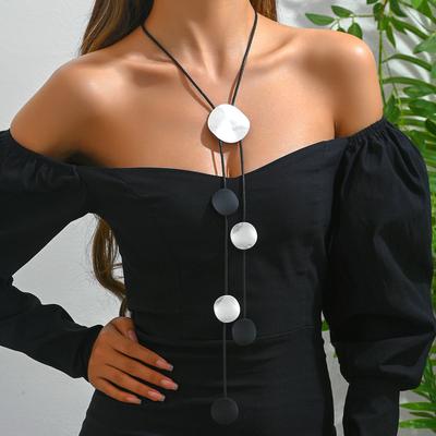 1 Stück Elegante, V-förmige, asymmetrische, runde Quaste, lange Halskette mit verstellbarer Länge, modischer Anhänger im minimalistischen Stil, Damenschmuck