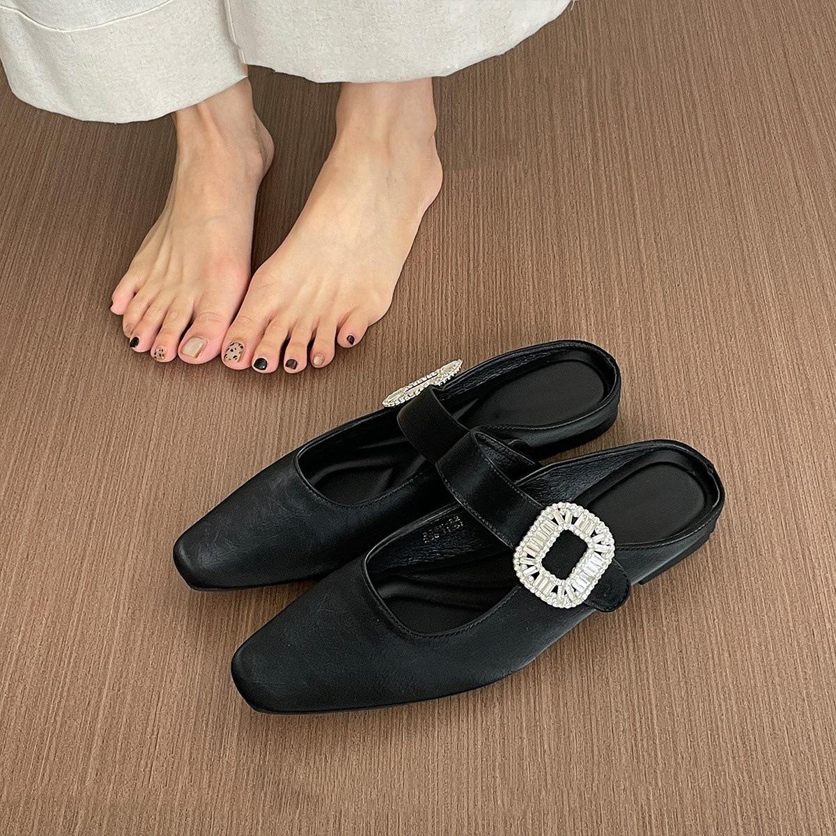 

Flat-bottomed French bag head, half slippers, outer wear women s shoes, spring and summer 2025 new rhinestone belt buckle silver sandals 40 чорний