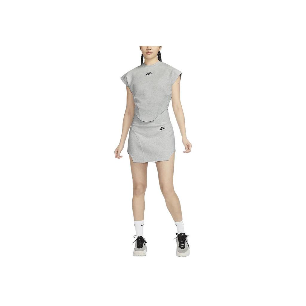 Nike Camiseta de Manga Corta con Cuello Redondo y Estampado de Logo Tech Fleece para Mujer Camisetas Gris Claro FQ1851013