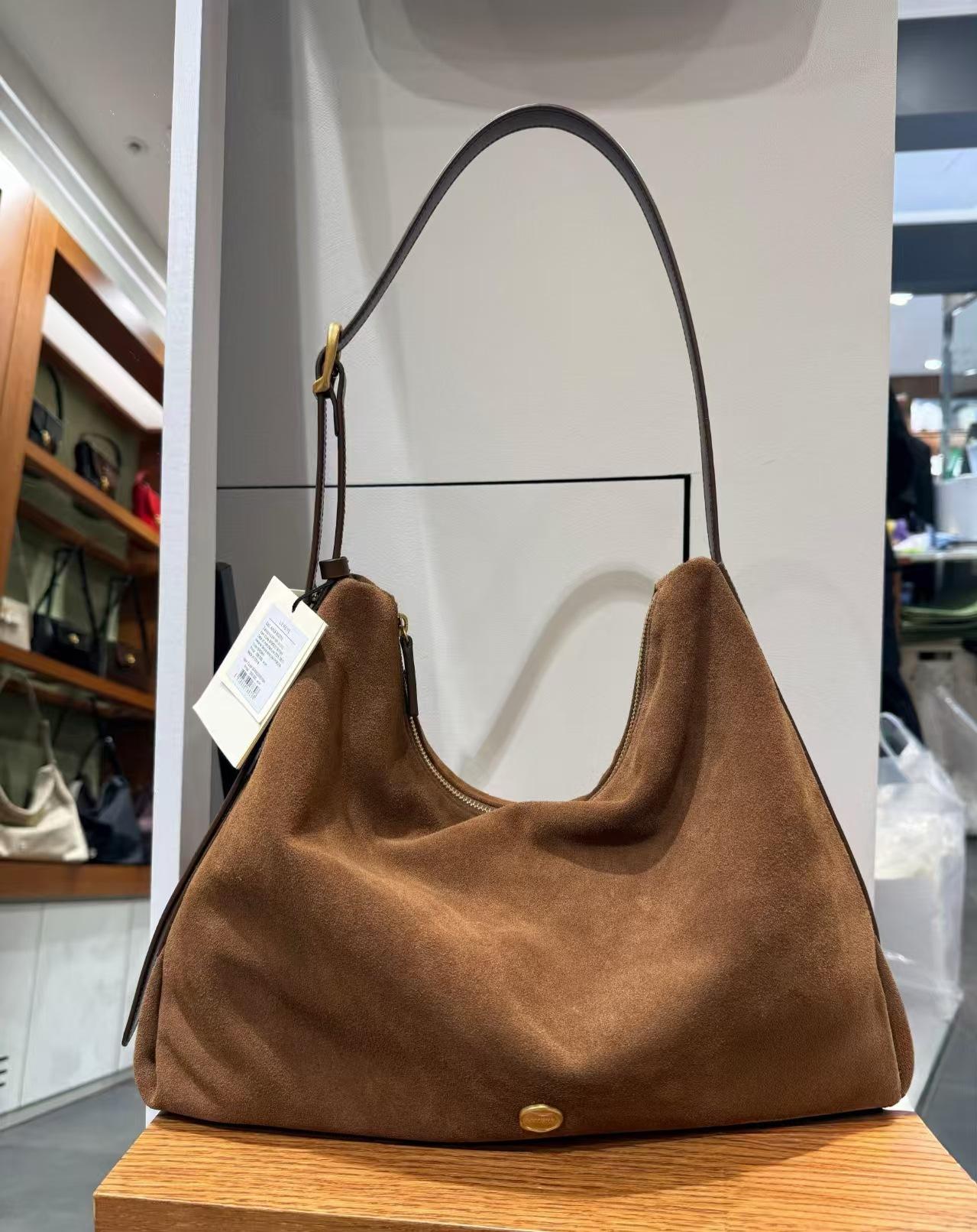 

New Tote Bag for Women ME, Large Capacity Underarm Hobo Bag, Niche and Versatile Shoulder Bag