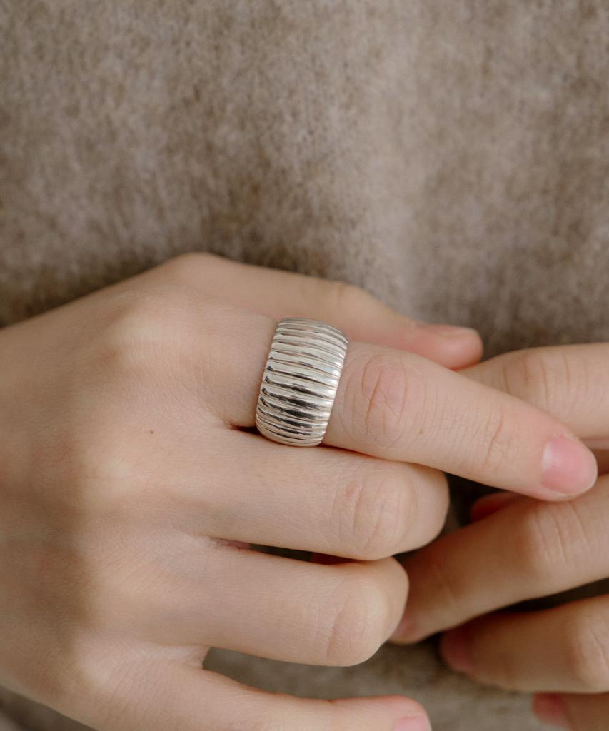 Byweekend Arc Ring